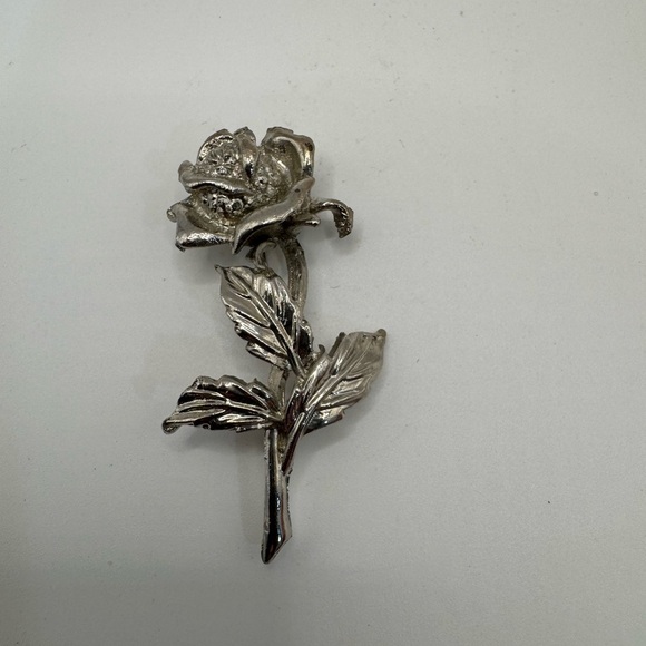 Vintage Elegant Silver Floral Brooch - Picture 1 of 2